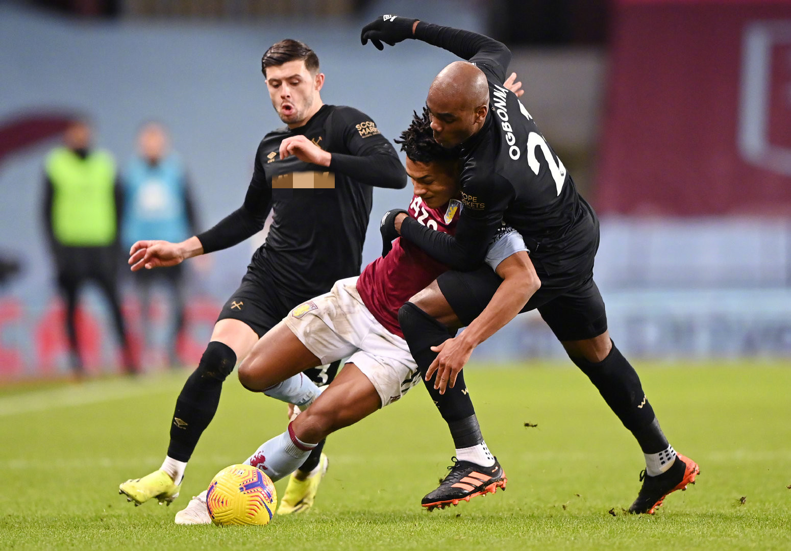 阿森纳发布新赛季客场球衣致敬经典，S罗出镜.